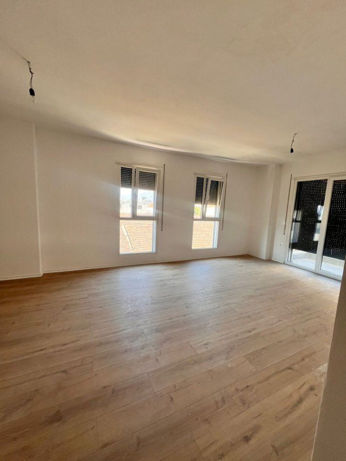 Tirane, jepet me qera apartament 2+1 Kati 3, 100 m² 600 € (Don Bosko)