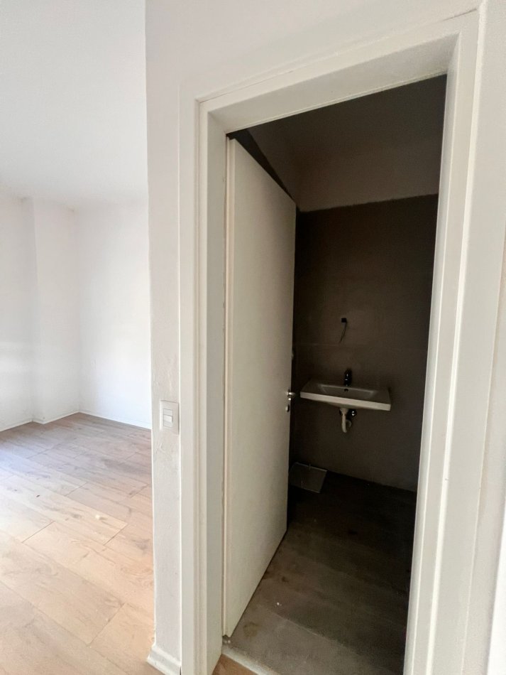 Tirane, jepet me qera apartament 2+1 Kati 3, 100 m² 600 € (Don Bosko)