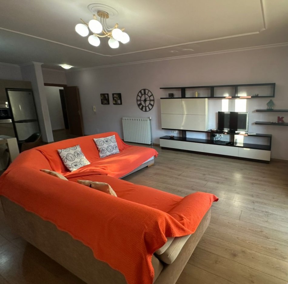 Tirane, jepet me qera apartament 2+1+Ballkon Kati 2, 117 m² 650 € (shkolla baletit)