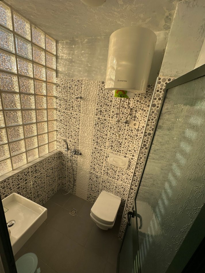 Tirane, jepet me qera apartament 1+1+Ballkon Kati 2, 107 m² 650 € (Rr elbasanit)