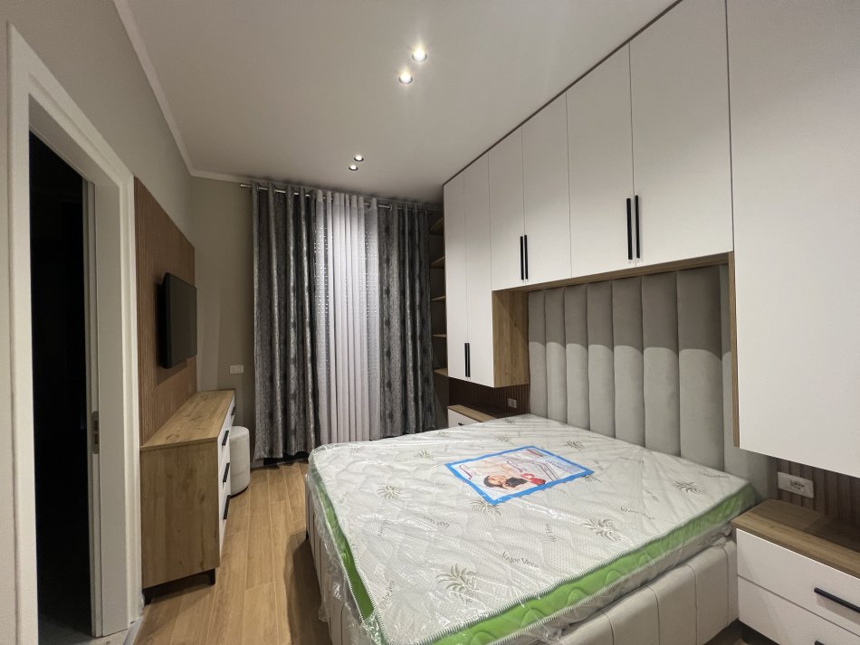 Tirane, jepet me qera apartament 2+1+Ballkon Kati 5, 100 m² 700 € (Dogana)