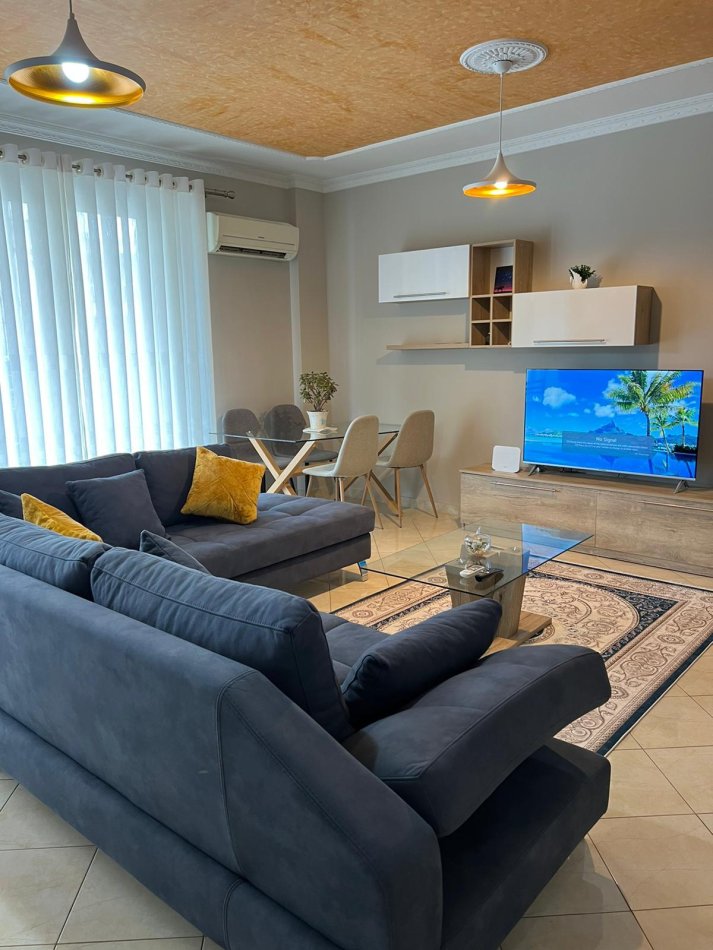 Tirane, jap me qera apartament 1+1+Ballkon Kati 2, 80 m² 550 € (rruga peti)
