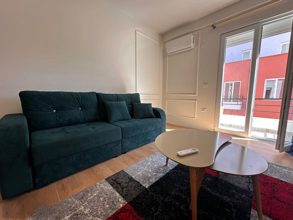 Tirane, jepet me qera apartament 1+1+Ballkon Kati 3, 70 m² 550 € (Selite)