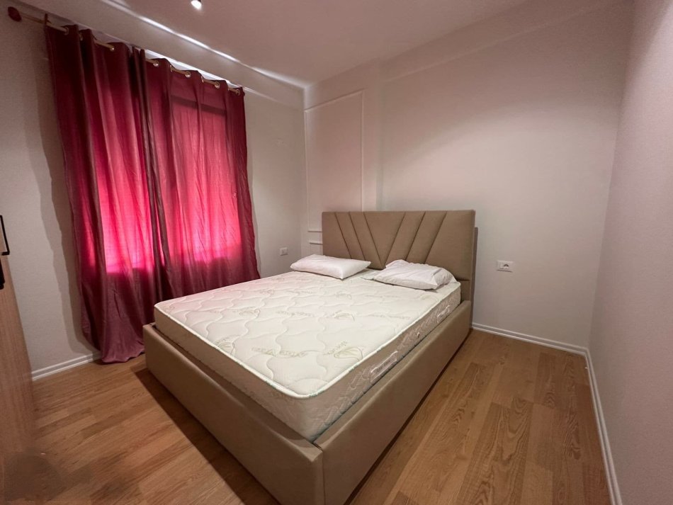 Tirane, jepet me qera apartament 1+1+Ballkon Kati 3, 70 m² 550 € (Selite)