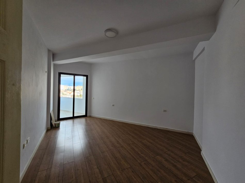 Tirane, jap me qera apartament 2+1+Ballkon Kati 2, 115 m² 400 € (astir)