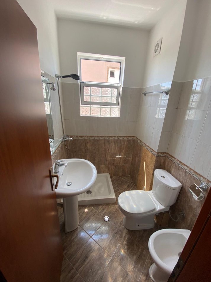 Tirane, jepet me qera apartament 2+1+Ballkon Kati 3, 78 m² 170 € (Aleksander Moisiu)