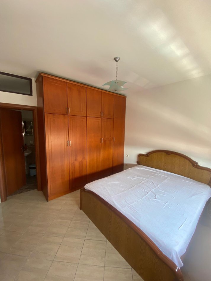 Tirane, jepet me qera apartament 2+1+Ballkon Kati 3, 78 m² 470 € (Kinostudio)