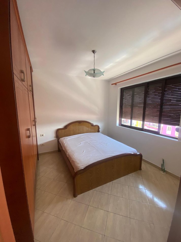 Tirane, jepet me qera apartament 2+1+Ballkon Kati 3, 78 m² 470 € (Kinostudio)