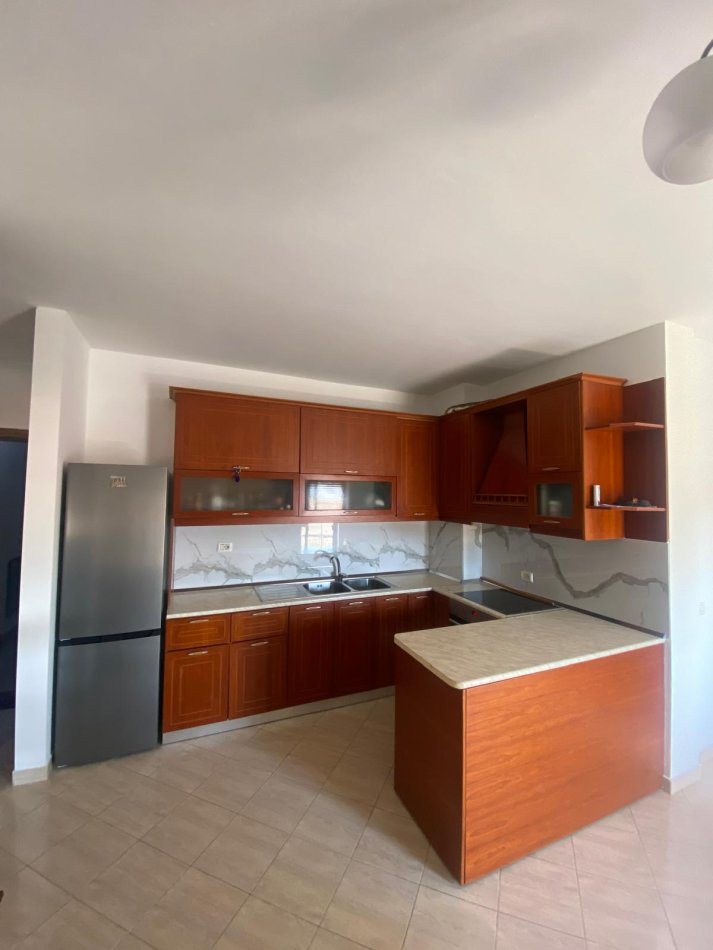 Tirane, jepet me qera apartament 2+1+Ballkon Kati 3, 78 m² 170 € (Aleksander Moisiu)