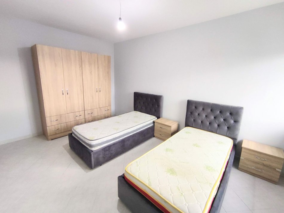 Tirane, jepet me qera apartament 2+1 Kati 2, 120 m² 500 € (Dritan Hoxha)