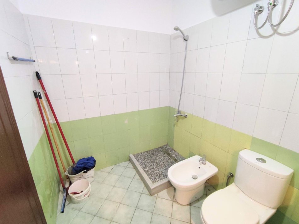 Tirane, jepet me qera apartament 2+1 Kati 2, 120 m² 500 € (Dritan Hoxha)