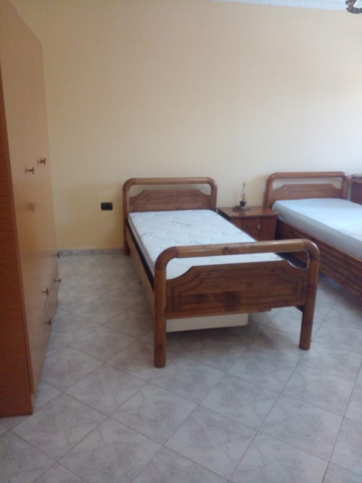 Tirane, jepet me qera apartament 2+1+Ballkon Kati 5, 93 m² 500 € (MAMO METO)