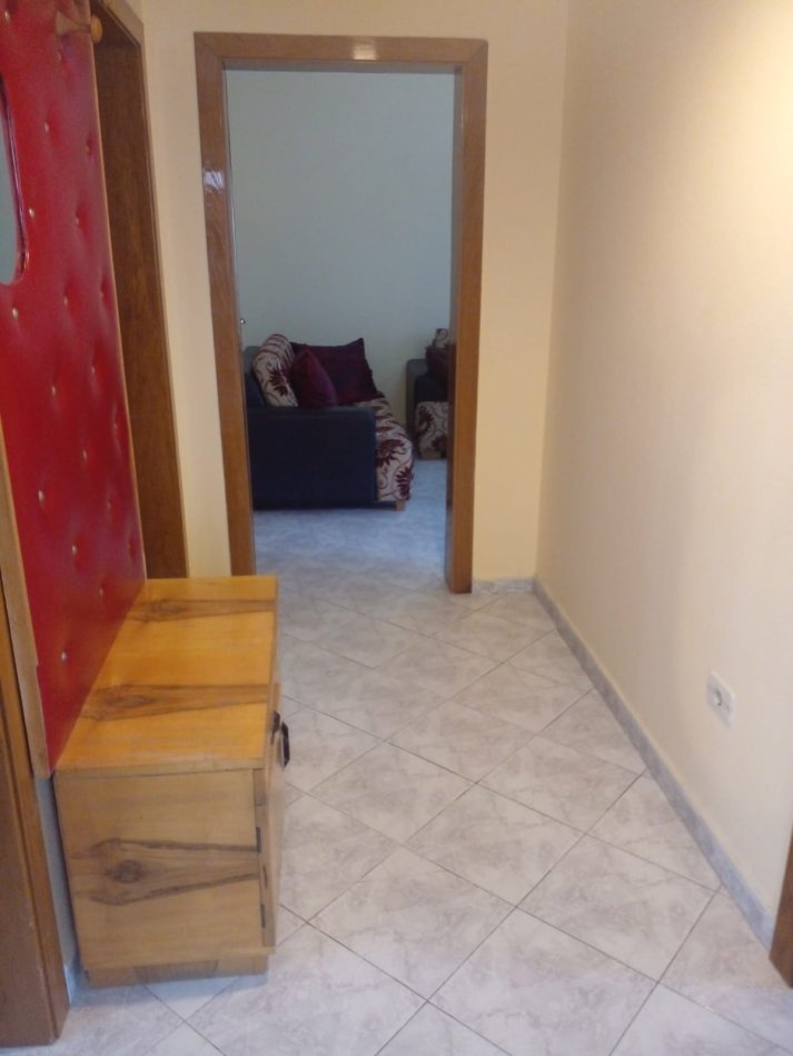 Tirane, jepet me qera apartament 2+1+Ballkon Kati 5, 93 m² 500 € (MAMO METO)