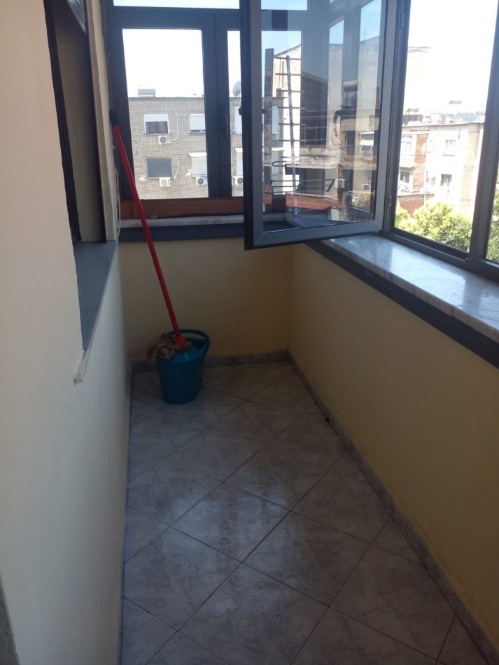 Tirane, jepet me qera apartament 2+1+Ballkon Kati 5, 93 m² 500 € (MAMO METO)