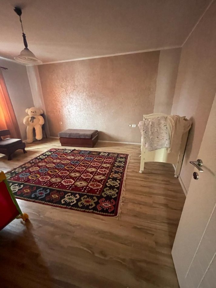Tirane, jepet me qera apartament 2+1+Ballkon Kati 3, 120 m² 400 € (gaqo tashko)