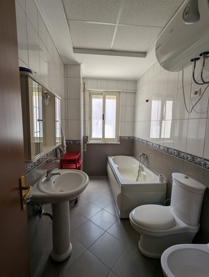 Tirane, jepet me qera apartament 2+1 Kati 2, 124 m² 630 € (Vizion Plus)