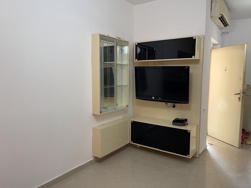 Tirane, jepet me qera apartament 2+1 Kati 5, 92 m² 470 € (21 Dhjetori)