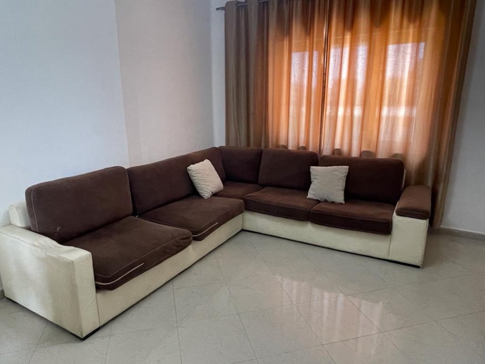 Tirane, jepet me qera apartament 2+1 Kati 5, 92 m² 470 € (21 Dhjetori)