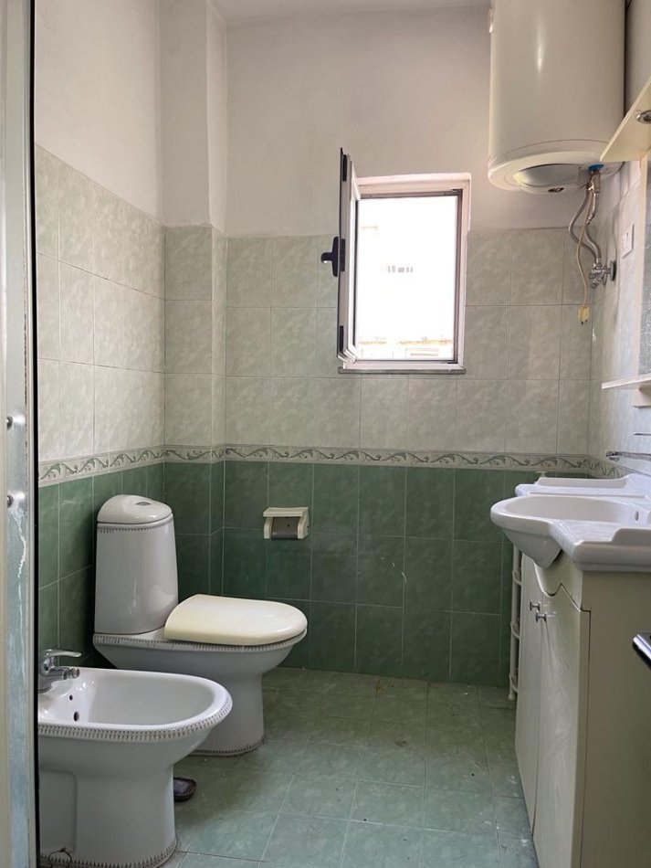 Tirane, jepet me qera apartament 2+1 Kati 5, 92 m² 470 € (21 Dhjetori)