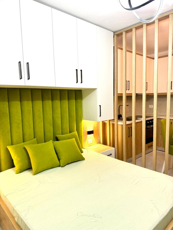 Tirane, jepet me qera garsonier 1+1 Kati 4, 45 m² 500 € (Kristal Center)