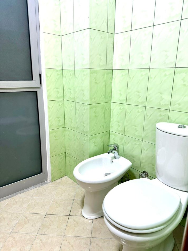 Tirane, jepet me qera garsonier 1+1 Kati 4, 45 m² 500 € (Kristal Center)