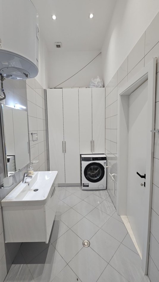 Tirane, shitet apartament 3+1 Kati 6, 135 m² 330.000 € (Liqeni i Thate)