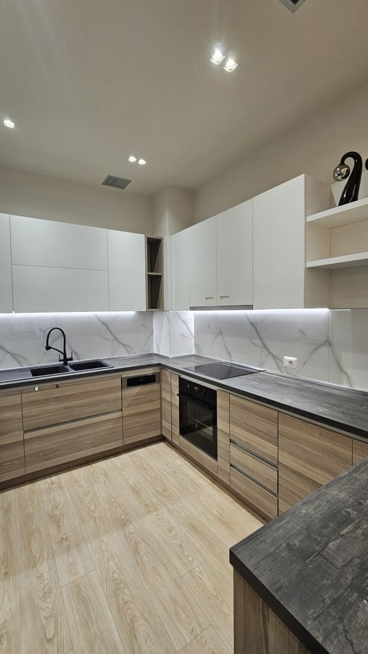 Tirane, shitet apartament 3+1 Kati 6, 135 m² 330.000 € (Liqeni i Thate)