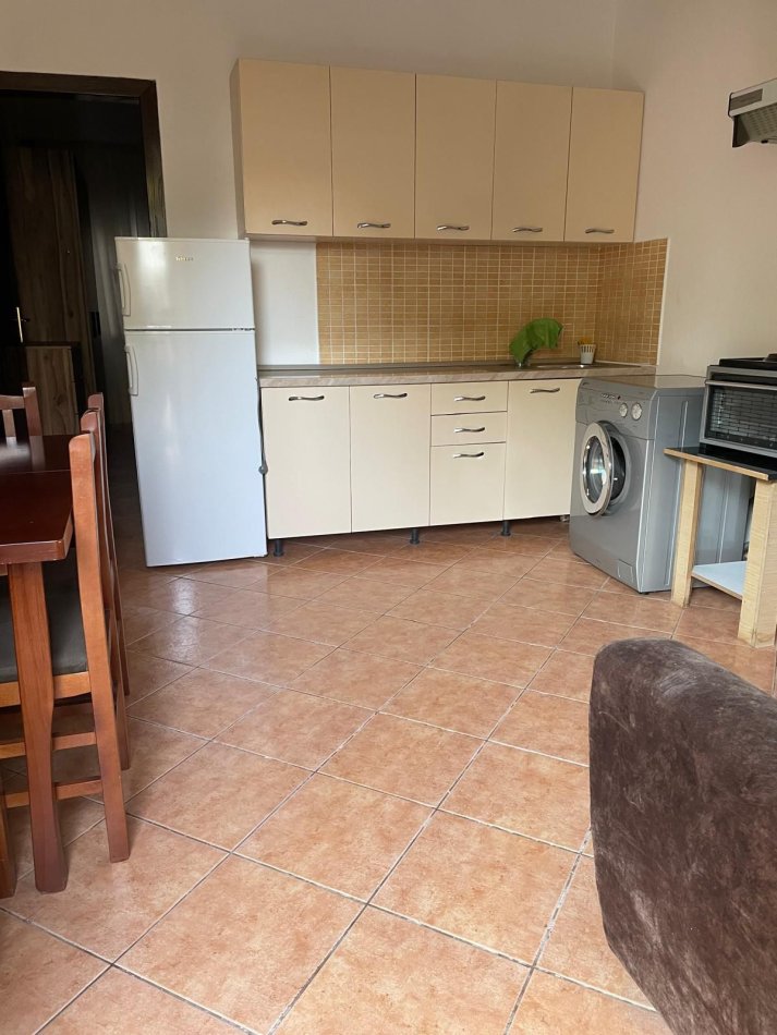 Tirane, jepet me qera apartament 1+1 Kati 1, 55 m² 350 € (Zogu i zi)
