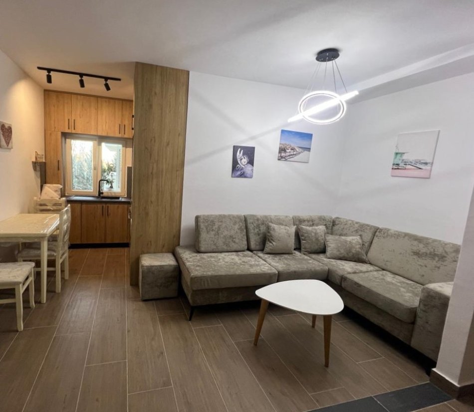 Tirane, jepet me qera apartament 1+1+Ballkon Kati 3, 51 m² 500 € (QEMAL BUTKA)