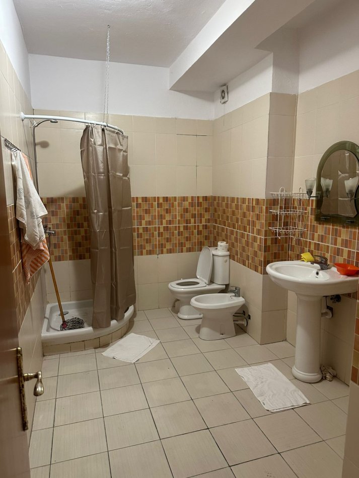 Durres, jepet me qera 1+1+Ballkon Kati 4, 120 m² 350 € (Plazh)