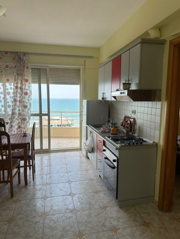 Durres, jepet me qera 1+1+Ballkon Kati 4, 120 m² 350 € (Plazh)