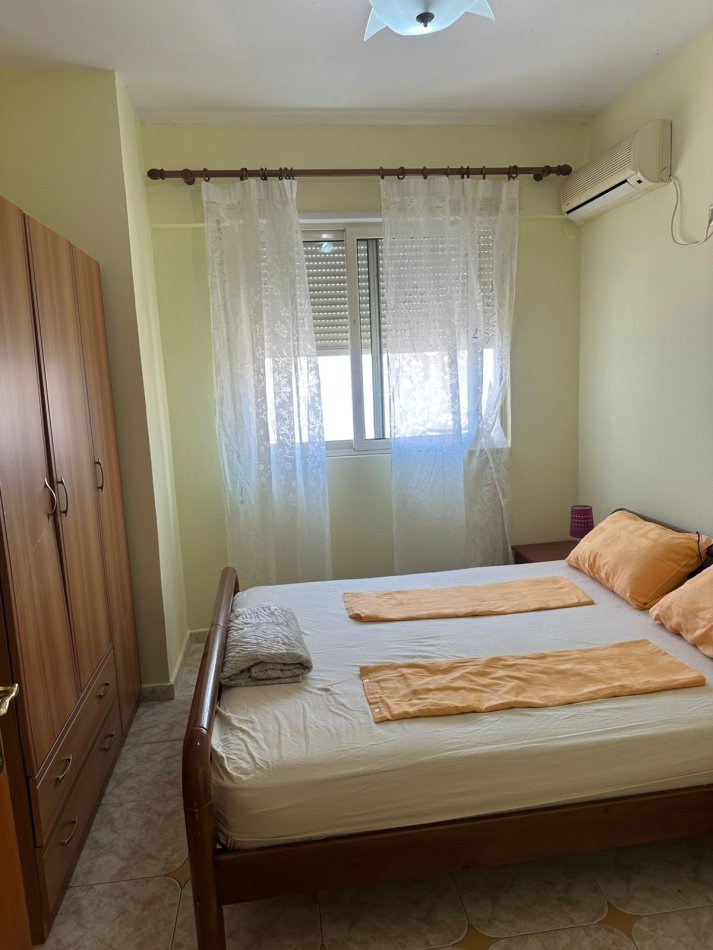 Durres, jepet me qera 1+1+Ballkon Kati 4, 120 m² 350 € (Plazh)