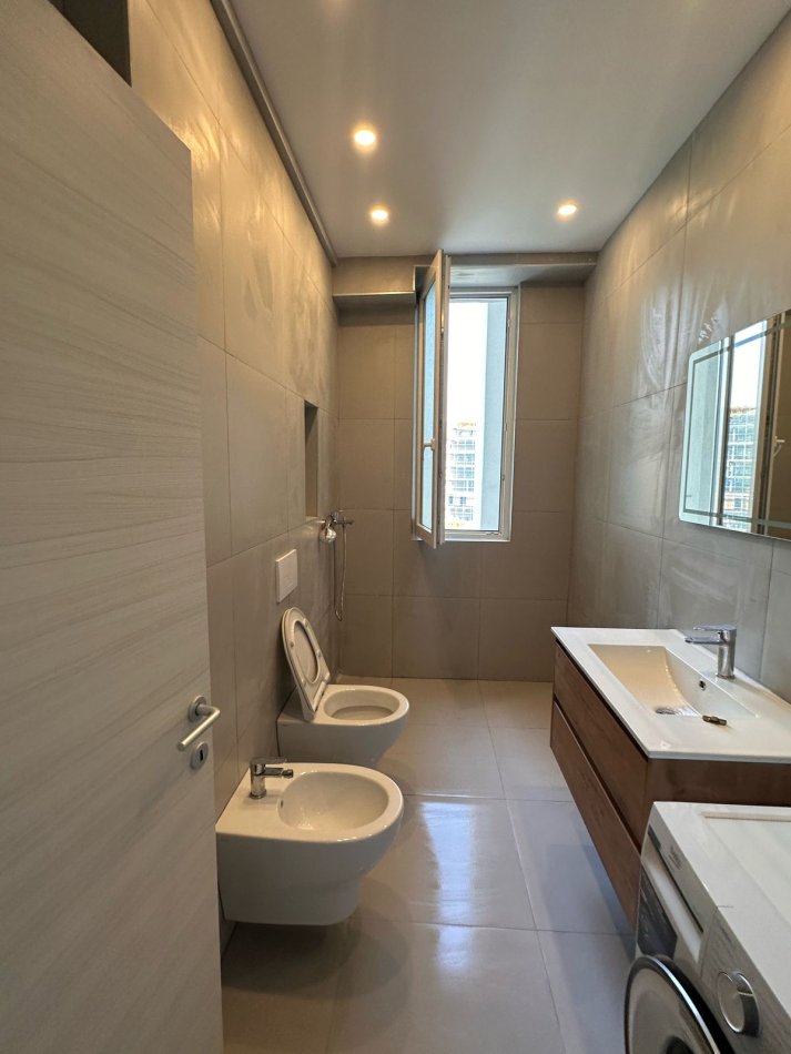 Tirane, jepet me qera apartament 1+1+Ballkon Kati 3, 70 m² 600 € (River Residence)