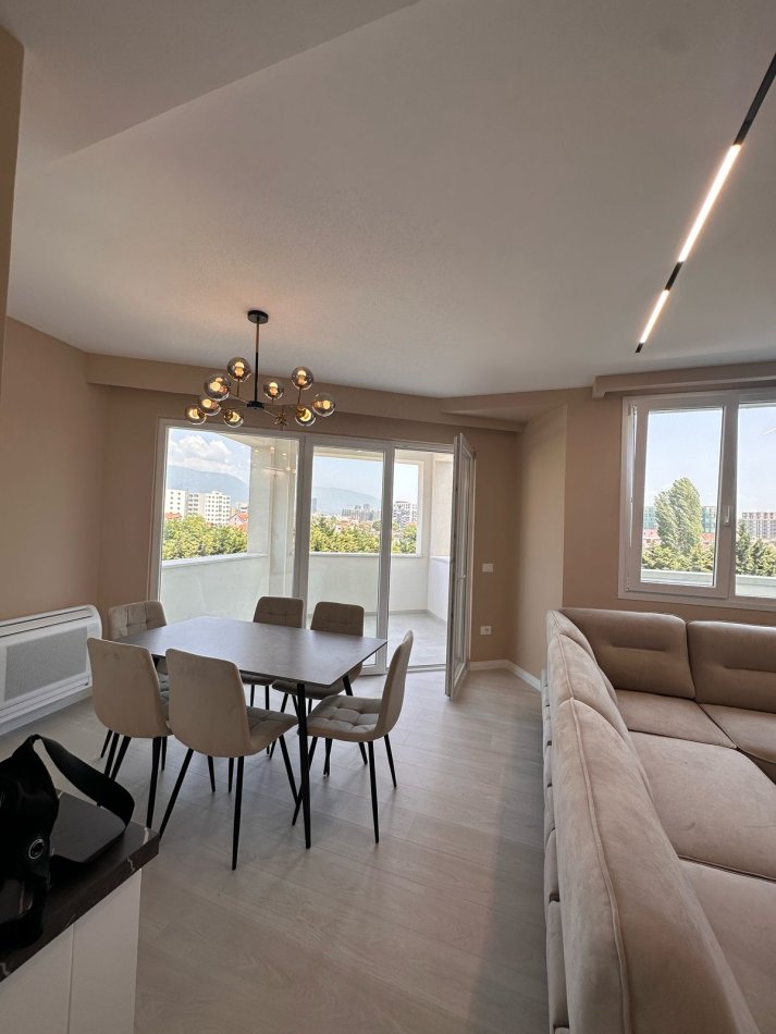 Tirane, jepet me qera apartament 2+1+Ballkon Kati 3, 117 m² 800 € (River Residence)