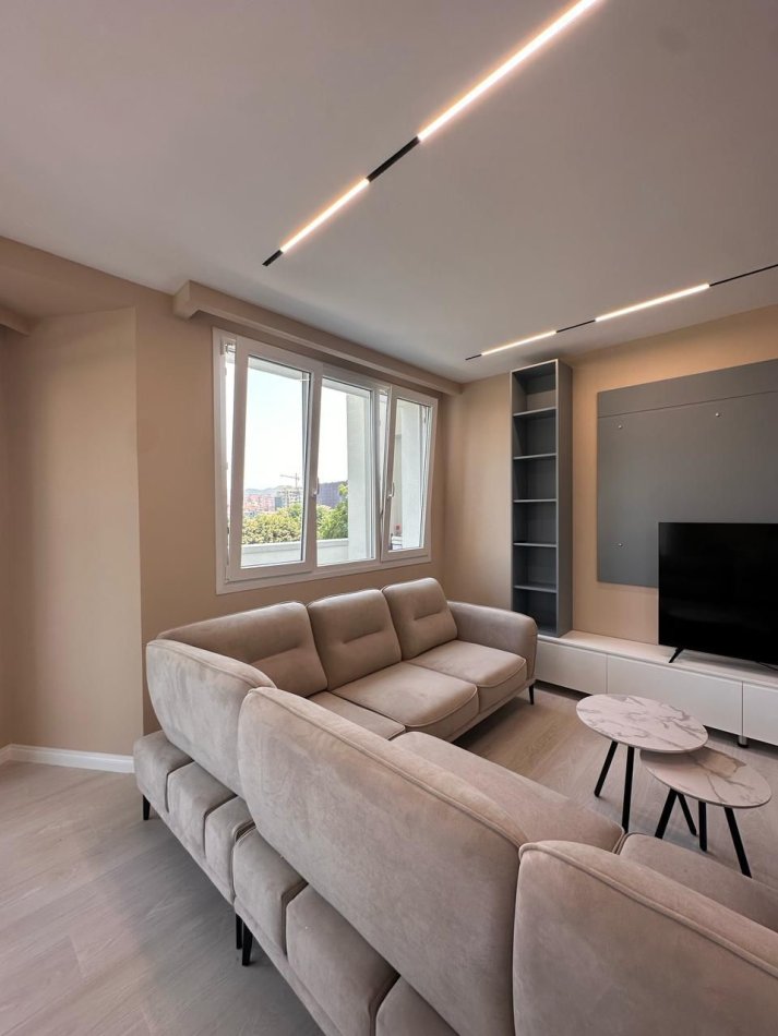 Tirane, jepet me qera apartament 2+1+Ballkon Kati 3, 117 m² 800 € (River Residence)