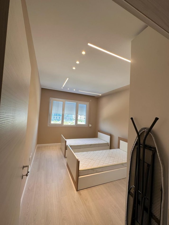 Tirane, jepet me qera apartament 2+1+Ballkon Kati 3, 117 m² 800 € (River Residence)