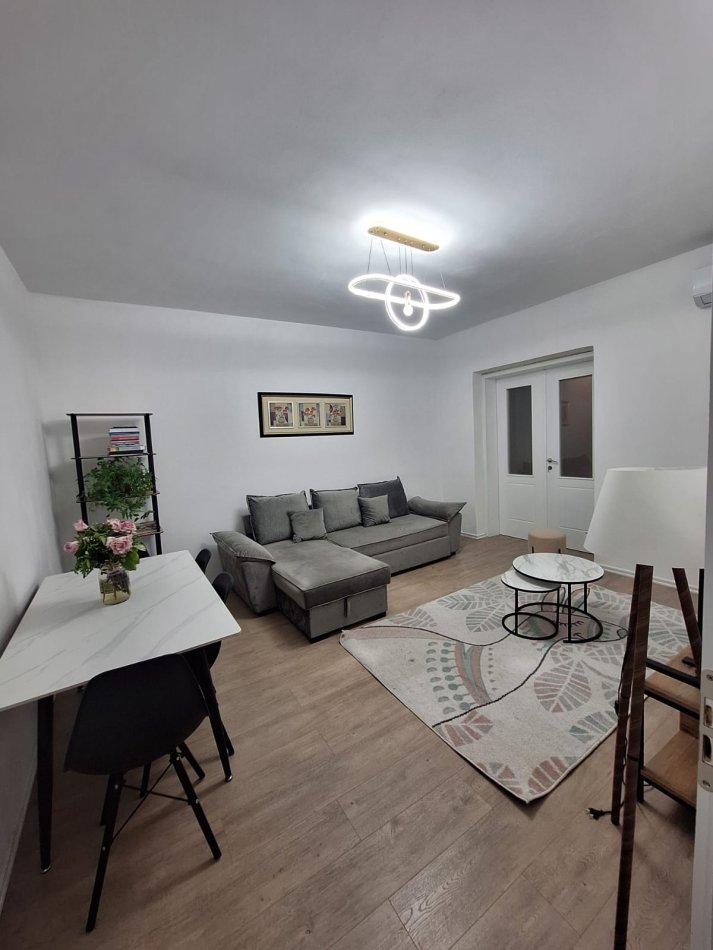 Tirane, jepet me qera apartament 1+1+Ballkon Kati 2, 75 m² 500 € (Rr.e Barrikadave)