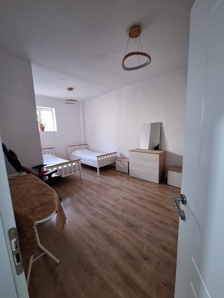 Tirane, jepet me qera apartament 1+1+Ballkon Kati 2, 75 m² 500 € (Rr.e Barrikadave)