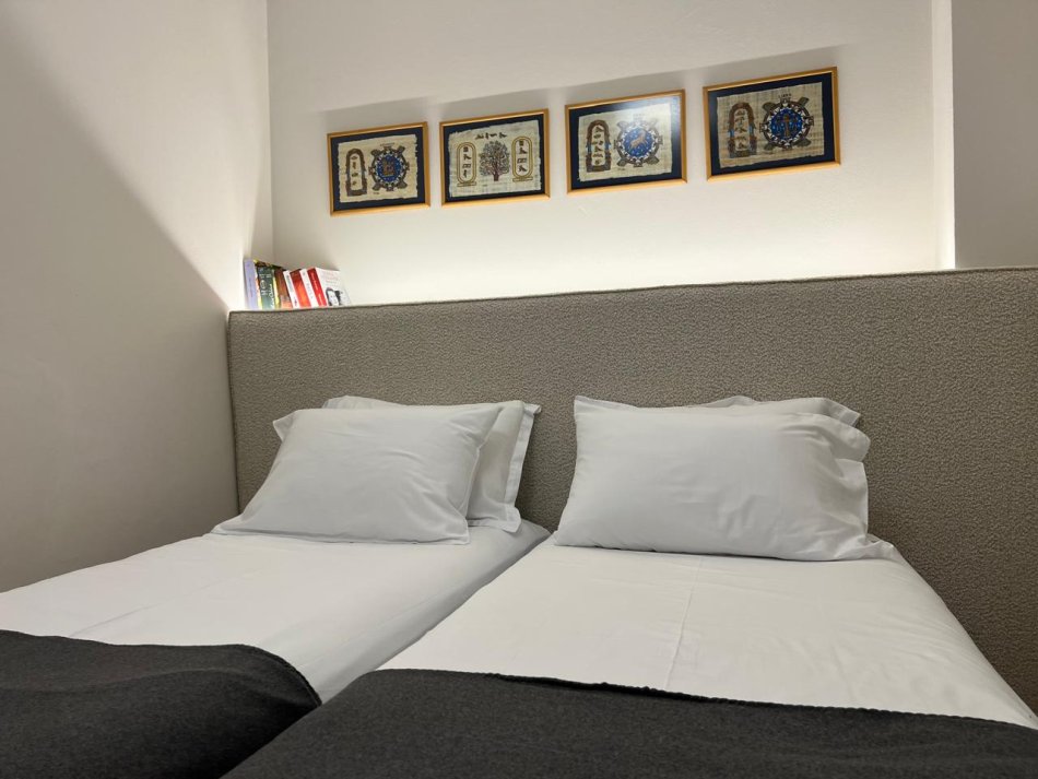 Tirane, jepet me qera apartament 1+1+Ballkon Kati 2, 40 m² 600 € (Rr.e Kavajes)