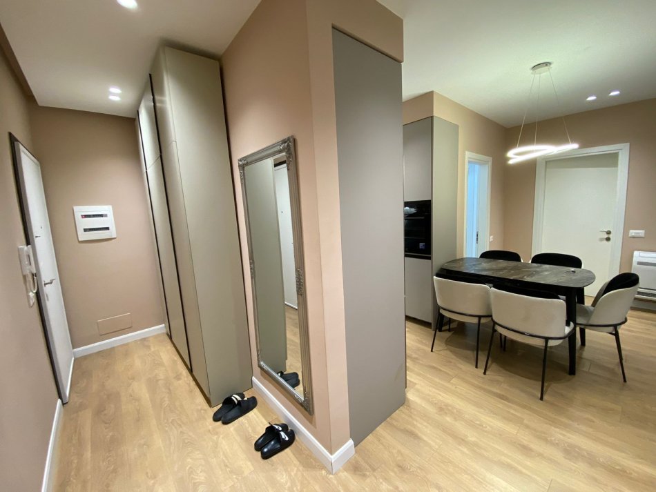 Tirane, jepet me qera apartament 2+1+Ballkon Kati 1, 100 m² 800 € (Selvia)
