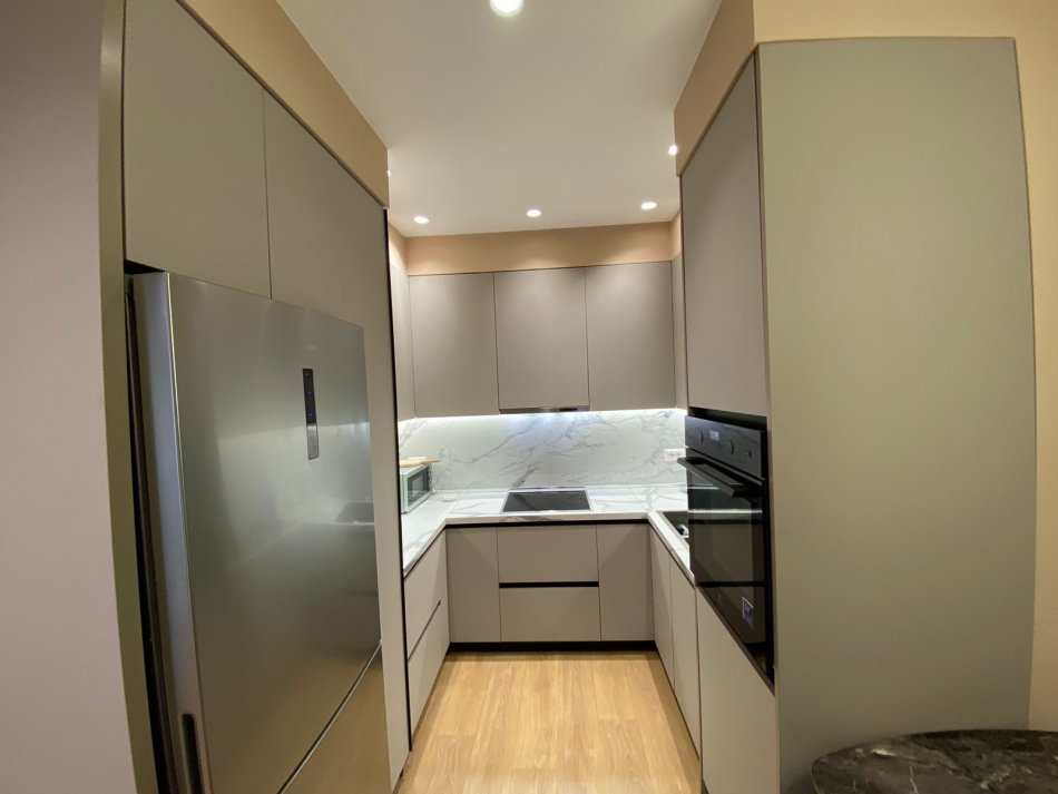 Tirane, jepet me qera apartament 2+1+Ballkon Kati 1, 100 m² 800 € (Selvia)