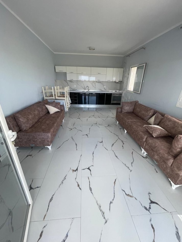 Durres, jepet me qera Vile 3+1+Ballkon Kati 2, 160 m² 500 € (Shenavlash, Lagja 14)