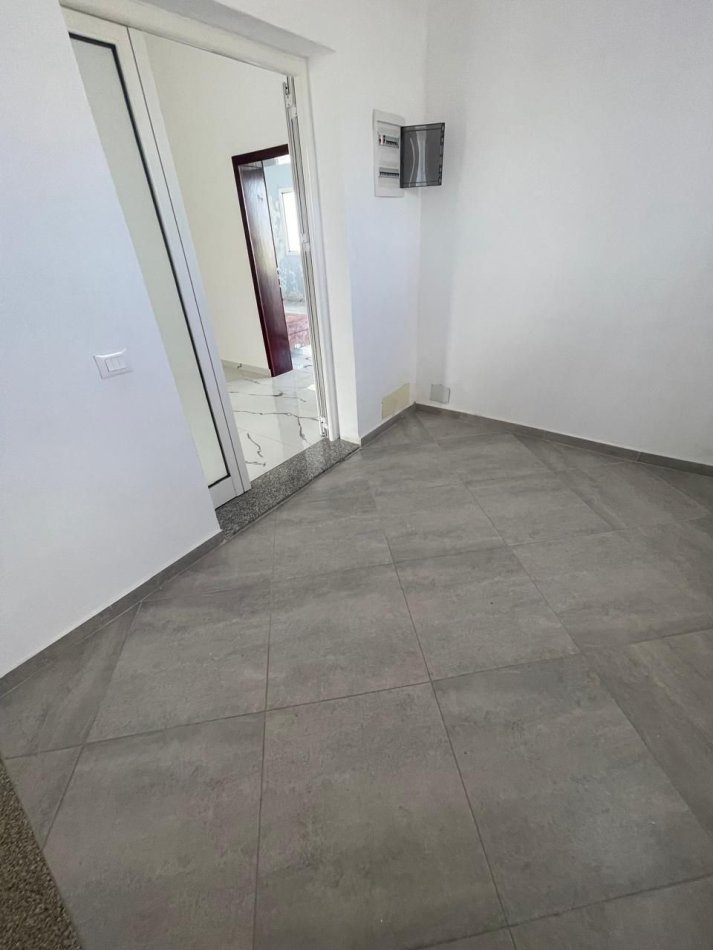 Durres, jepet me qera Vile 3+1+Aneks+Ballkon Kati 2, 160 m² 500 € (ShenaVlash, Durres, Lagja 14)