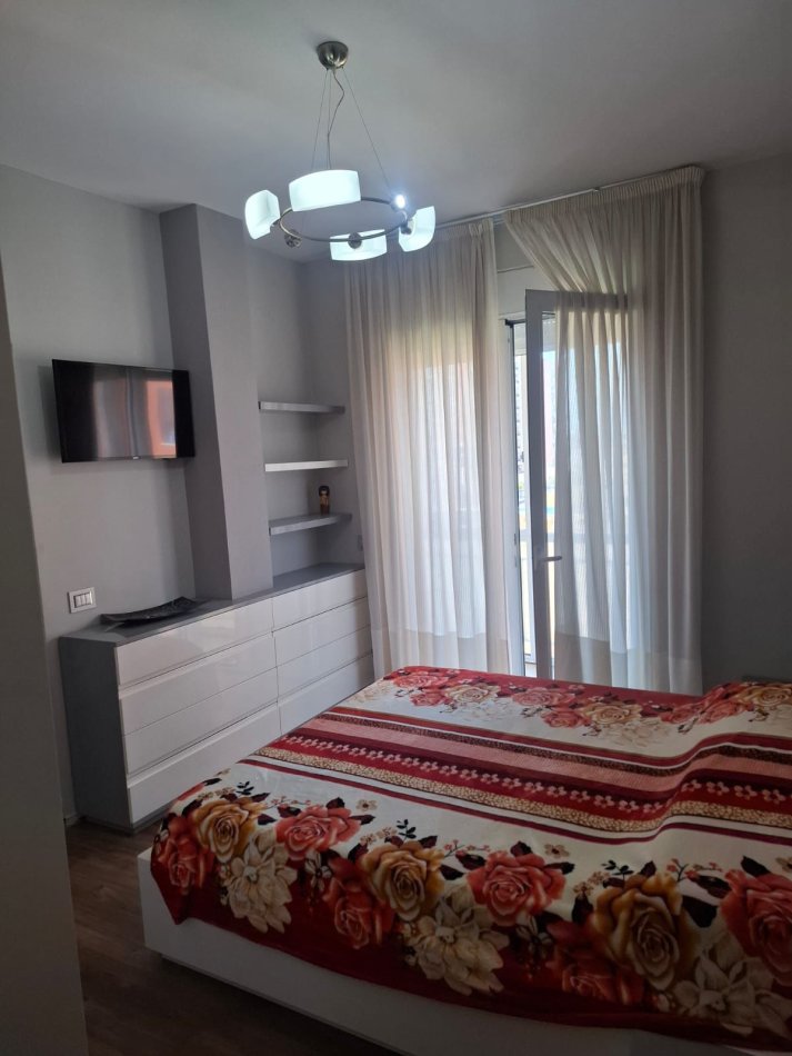 Tirane, jepet me qera apartament 2+1+Ballkon Kati 4, 115 m² 500 € (Astir)
