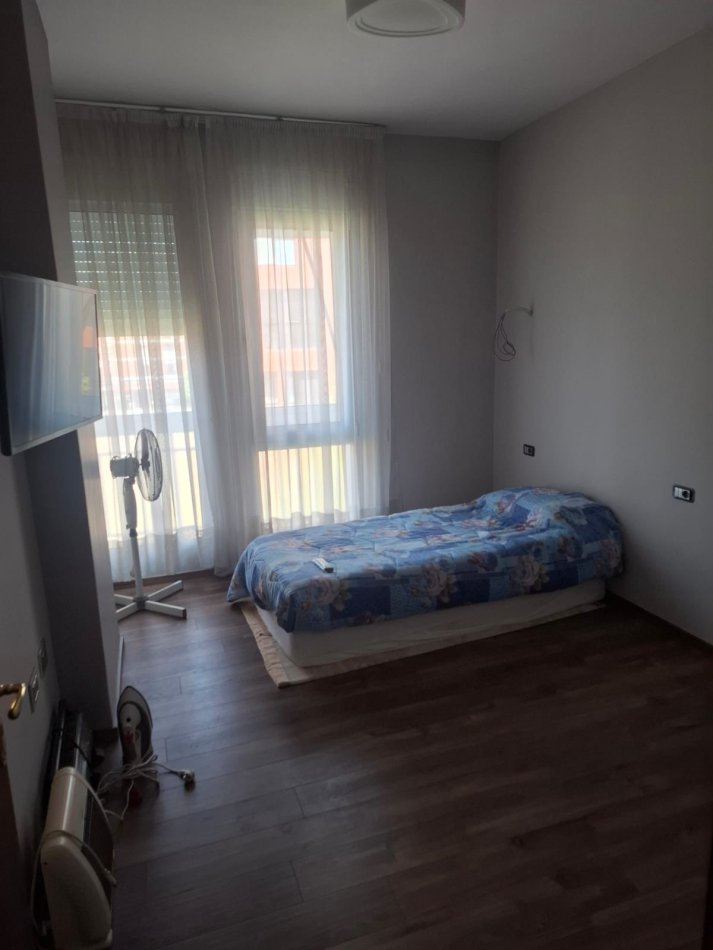 Tirane, jepet me qera apartament 2+1+Ballkon Kati 4, 115 m² 500 € (Astir)