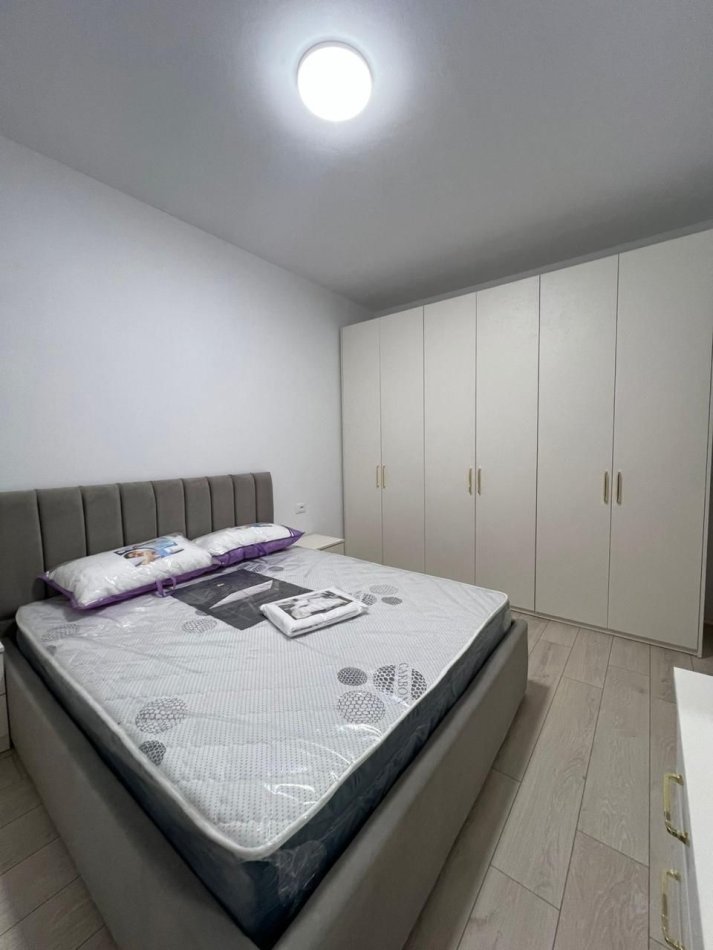 Tirane, jepet me qera 2+1+Ballkon Kati 9, 100 m² 600 € (River Residence)
