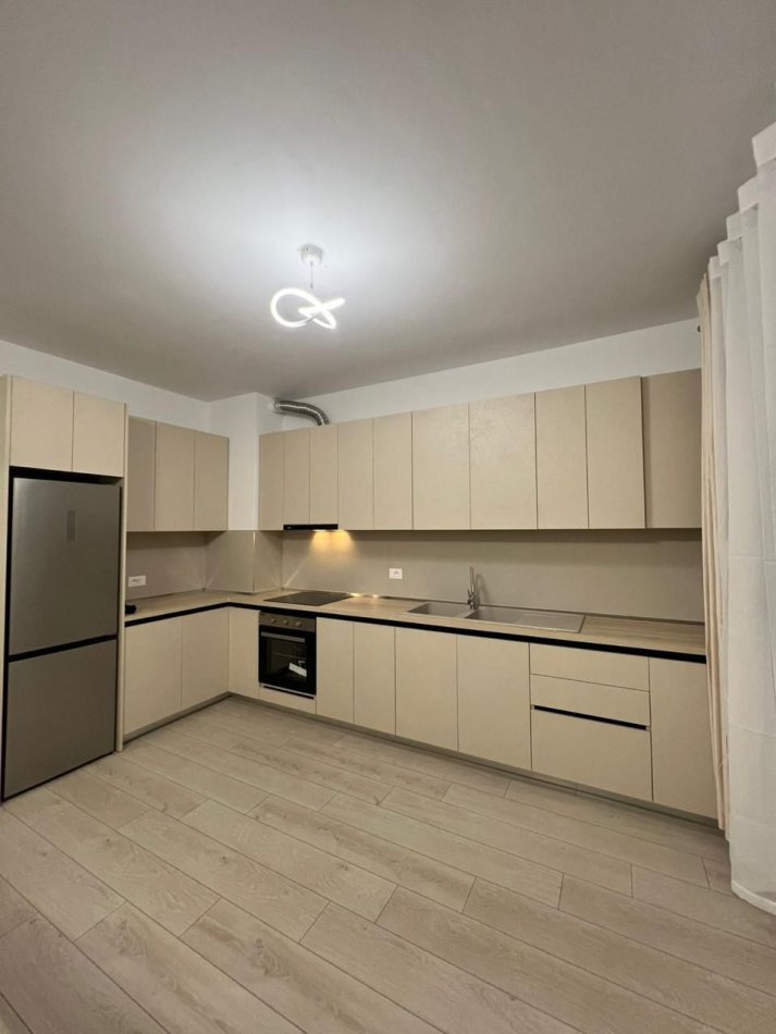 Tirane, jepet me qera 2+1+Ballkon Kati 9, 100 m² 600 € (River Residence)