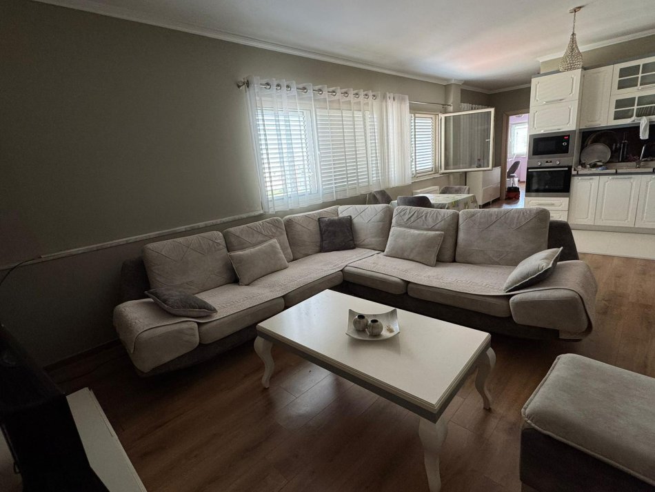 Tirane, jepet me qera apartament 2+1+Ballkon Kati 8, 105 m² 700 € (Don Bosko)