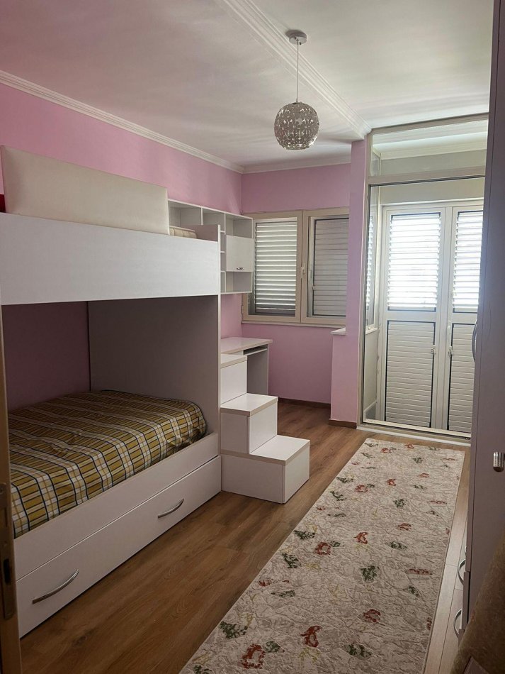 Tirane, jepet me qera apartament 2+1+Ballkon Kati 8, 105 m² 700 € (Don Bosko)