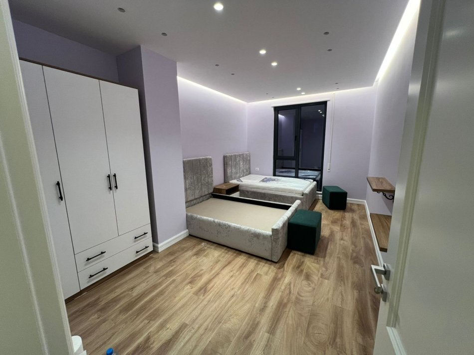 Tirane, jepet me qera apartament 3+1+Ballkon Kati 7, 140 m² 1.200 € (xhanfize keko)